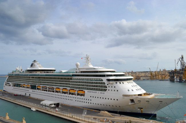 Обои картинки фото serenade of the seas, корабли, лайнеры, круиз, причал, лайнер, океанский
