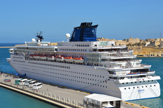Обои картинки фото zenith, корабли, лайнеры, причал, лайнер, океанский, круиз