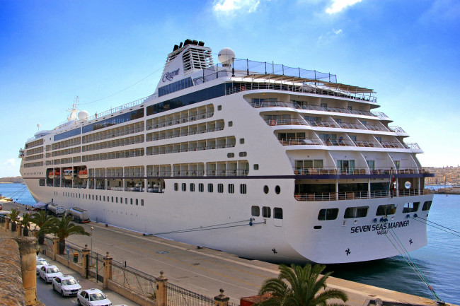 Обои картинки фото seven seas mariner, корабли, лайнеры, океанский, лайнер, причал, круиз