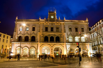 Картинка португалия города -+огни+ночного+города здания люди ночь дорога фонари