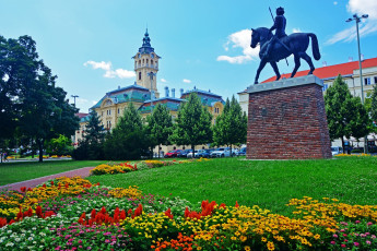 Картинка венгрия города -+памятники +скульптуры +арт-объекты газон цветы деревья облака здания