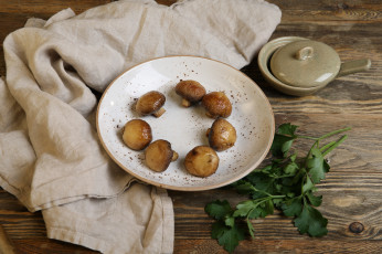 Картинка еда грибы +грибные+блюда посуда скатерть