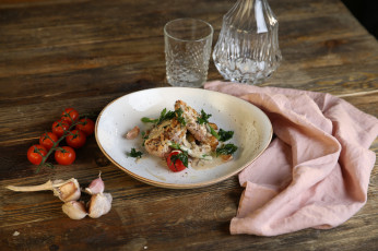 Картинка еда мясные+блюда жареное зелень кусочки мясо томаты помидоры