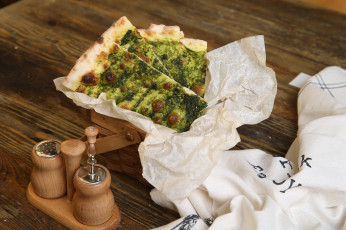 Картинка еда пицца зелень скатерть