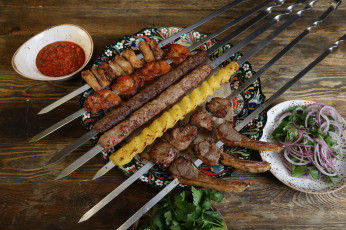 Картинка еда шашлык +барбекю лук зелень соус
