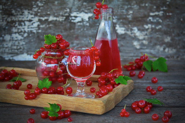 Обои картинки фото еда, напитки,  сок, смородина, напиток, сок, ягода