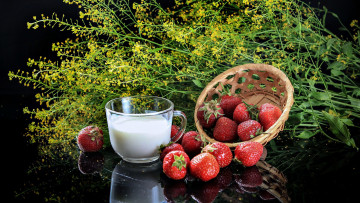 Картинка еда клубника +земляника молоко