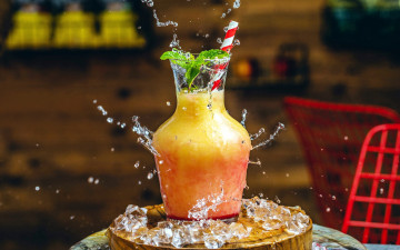 Картинка еда напитки +коктейль брызги лед мята
