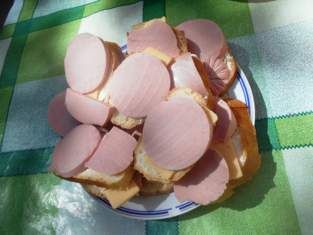 Обои картинки фото еда, бутерброды,  гамбургеры,  канапе, хлеб, колбаса, сыр