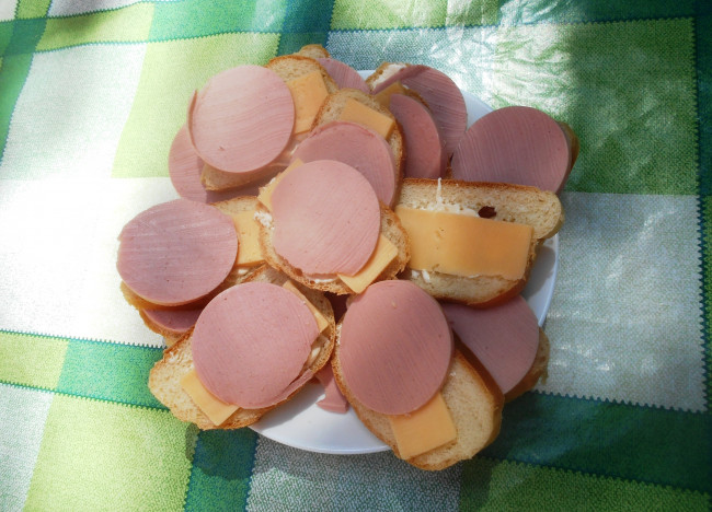 Обои картинки фото еда, бутерброды,  гамбургеры,  канапе, хлеб, колбаса, сыр