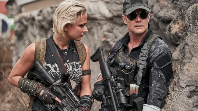 Обои картинки фото army of the dead ,  2021 , кино фильмы, army of the dead, nora, arnezeder, lilly, the, coyote, боевик, криминал, фантастика, ужасы, триллер, garret, dillahunt, martin, армия, мертвецов