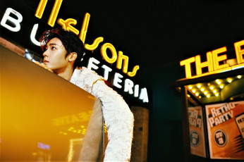 Картинка мужчины hou+ming+hao актер куртка стол