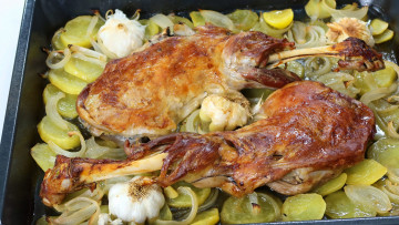 обоя еда, мясные блюда, чеснок, лук, картофель, запеченные, куриные, ножки