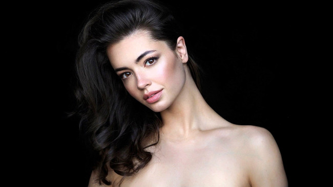 Обои картинки фото девушки, - лица,  портреты, брюнетка, лицо