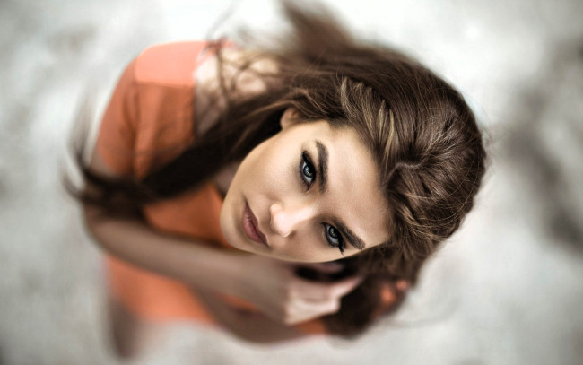 Обои картинки фото девушки, - брюнетки,  шатенки, шатенка, лицо, платье, ракурс