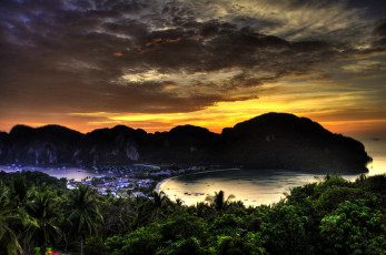 Картинка lake in muntains природа пейзажи горы залив озеро море