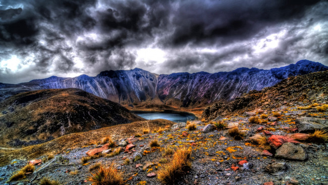Обои картинки фото volcano, power, природа, горы, вулкан, камни, трава, тучи