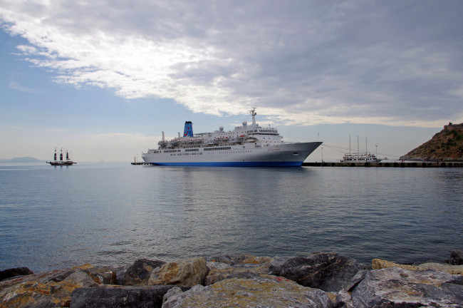 Обои картинки фото корабли, лайнеры, лайнер, яхта, море