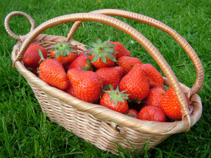 Картинка еда клубника +земляника корзинка
