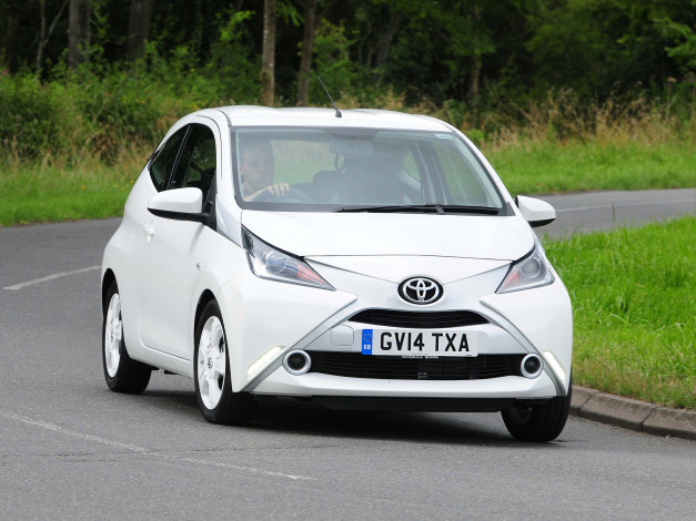 Обои картинки фото автомобили, toyota, светлый, 2014г, uk-spec, 3-door, aygo