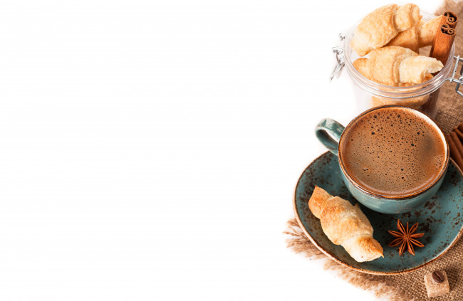 Обои картинки фото еда, кофе,  кофейные зёрна, круассан