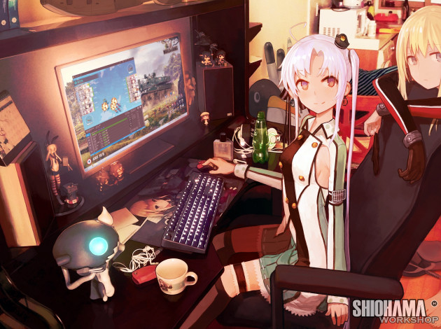 Обои картинки фото аниме, kantai collection, комната, игрушки, стол, клавиатура, бутылка, мышка, чашка, монитор, девушки, арт, tagme, artist