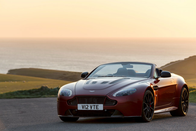 Обои картинки фото автомобили, aston martin, aston, martin, 2014г, uk-spec, v12, vantage, s, roadster