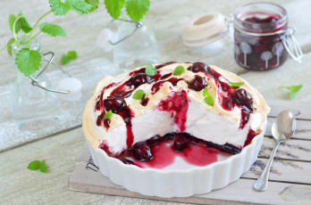 Картинка еда мороженое +десерты десерт безе вишня