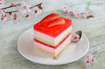 Картинка еда торты торт клубника крем вишня слои