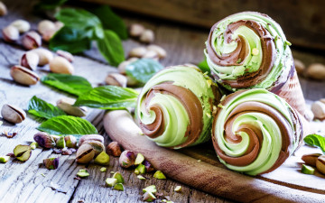 Картинка еда мороженое +десерты мята фисташки вафельный рожок лакомство