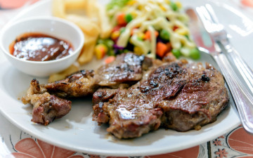 Картинка еда мясные+блюда отбивная соус