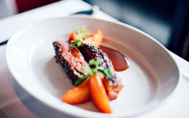 Обои картинки фото еда, мясные блюда, отбивная, соус