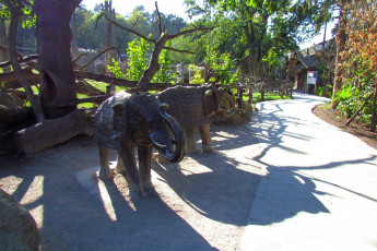 Картинка прага разное садовые+и+парковые+скульптуры слон дорога двое постройка растения