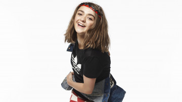 Картинка девушки maisie+williams шатенка футболка куртка