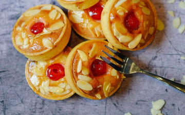 Картинка еда пирожные +кексы +печенье миндаль