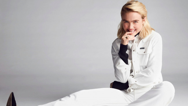 Обои картинки фото девушки, - блондинки,  светловолосые, блондинка, костюм, maddy, hasson