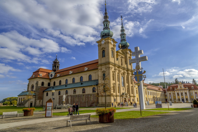 Обои картинки фото basilica of saint cyrillus and methodius, czech republic, города, - католические соборы,  костелы,  аббатства, basilica, of, saint, cyrillus, and, methodius, czech, republic