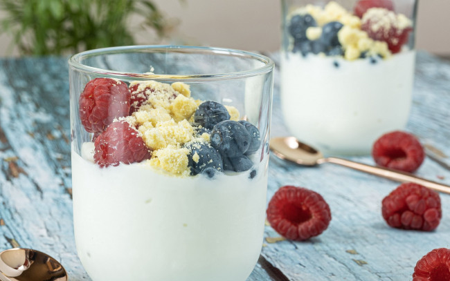 Обои картинки фото еда, мороженое,  десерты, ягоды, десерт, клубника, голубика