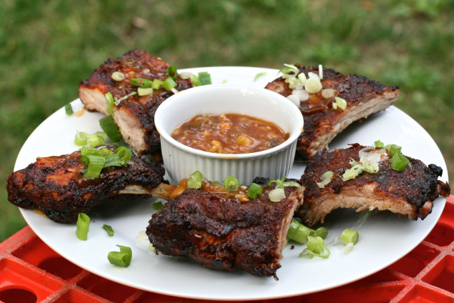 Обои картинки фото еда, мясные, блюда, рёбрышки, соус