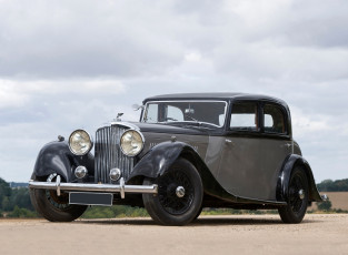 Картинка автомобили классика облака деревья дорога