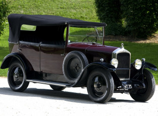 Картинка автомобили классика трава деревья дорога