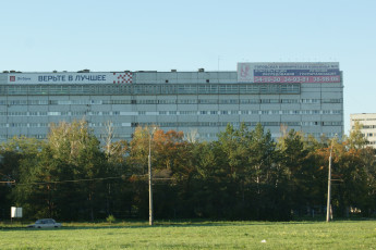 Картинка да вера это лучшее лекарство юмор приколы небо трава столбы деревья дом больничный корпус