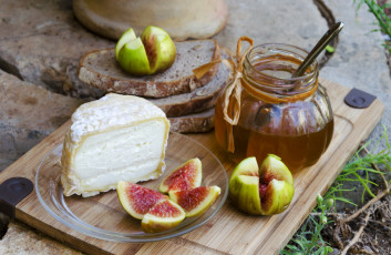 Картинка еда натюрморт инжир мед хлеб козий сыр