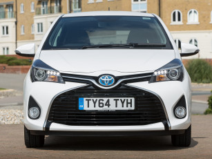Картинка автомобили toyota светлый yaris hybrid uk-spec 2014г