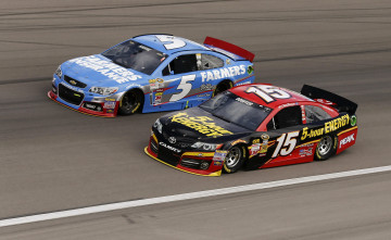 Картинка chevrolet+ss+camaro+и+toyota+camry автомобили chevrolet спорт camaro тюнинг стадион camry toyota