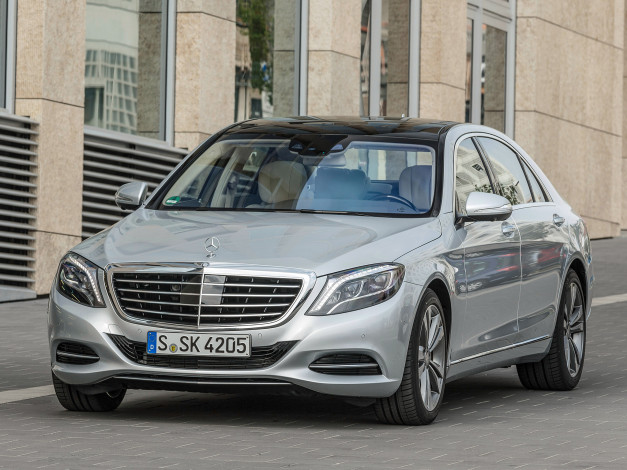 Обои картинки фото автомобили, mercedes-benz, s, 500, plug-in, hybrid, w222, 2013г, светлый