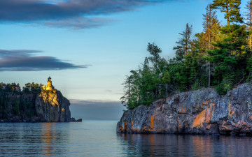 Картинка природа маяки озеро скалы маяк деревья великие озёра верхнее split rock lighthouse minnesota great lakes lake superior миннесота