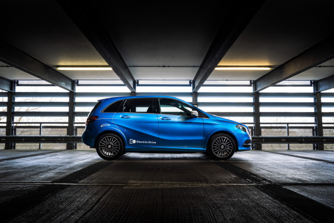 Обои картинки фото автомобили, mercedes-benz, electric, b-klasse, синий, 2015г, w242, uk-spec, drive