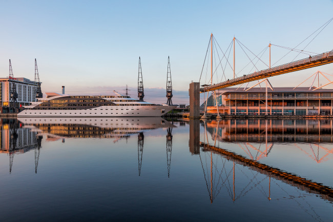 Обои картинки фото корабли, Яхты, суперяхта, порт, причал