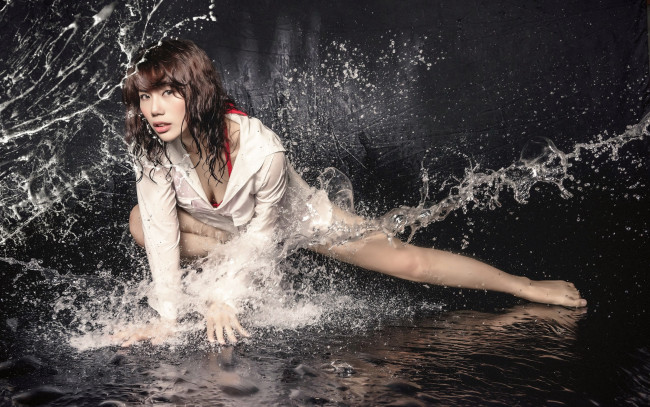 Обои картинки фото девушки, -unsort , азиатки, вода, поза, девушка